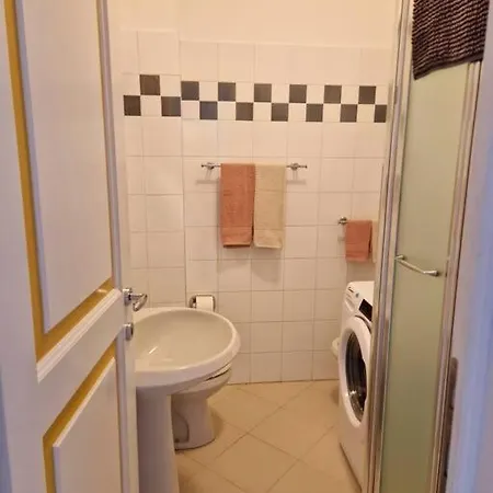 10 Min. Dalla Double Nel Lägenhet